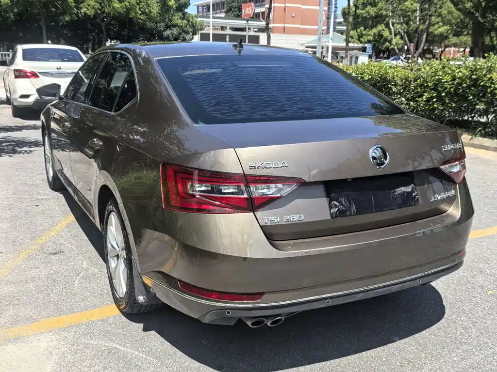 Skoda Superb — миниатюра 9