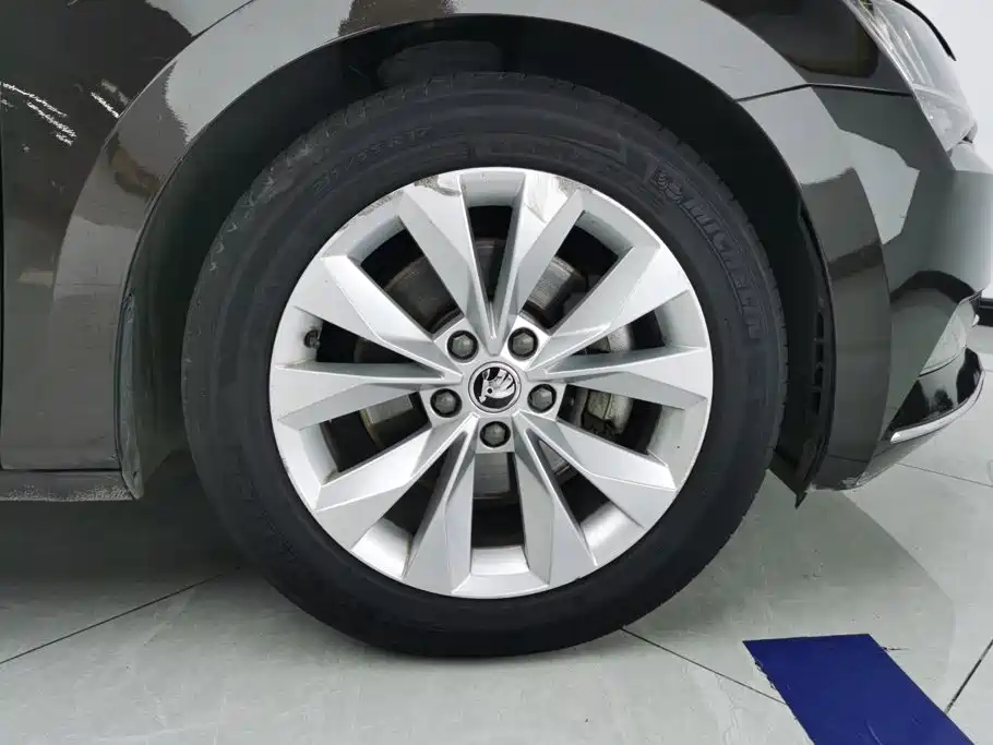 Skoda Superb — миниатюра 6