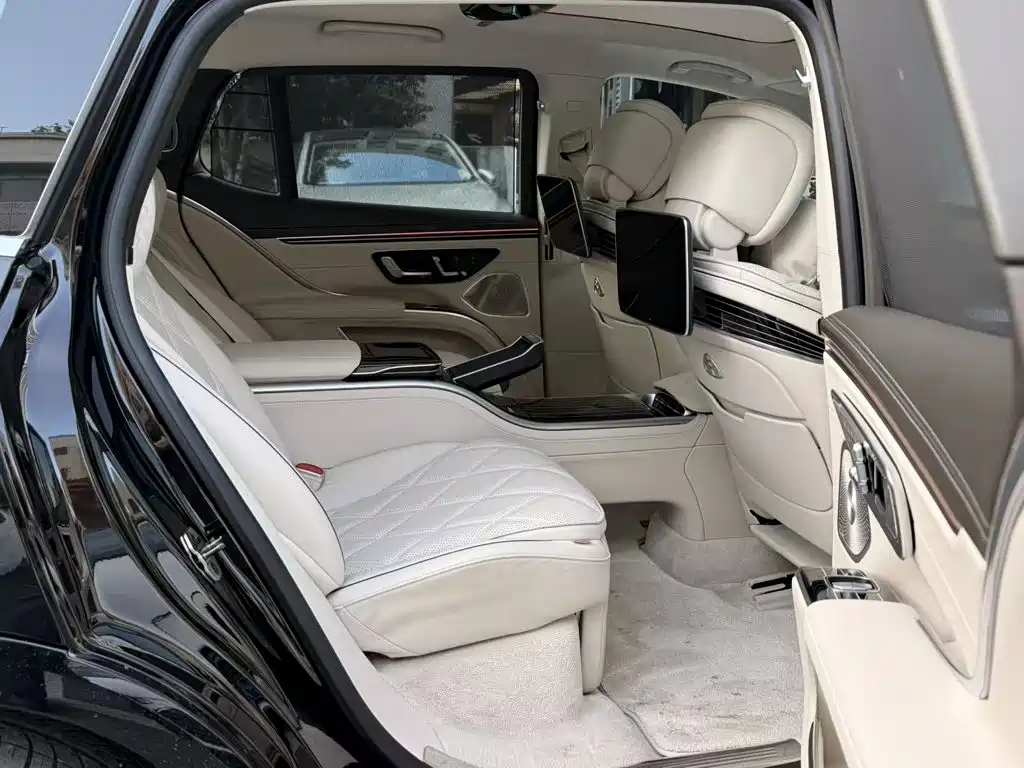 Mercedes-Benz EQS SUV — миниатюра 6