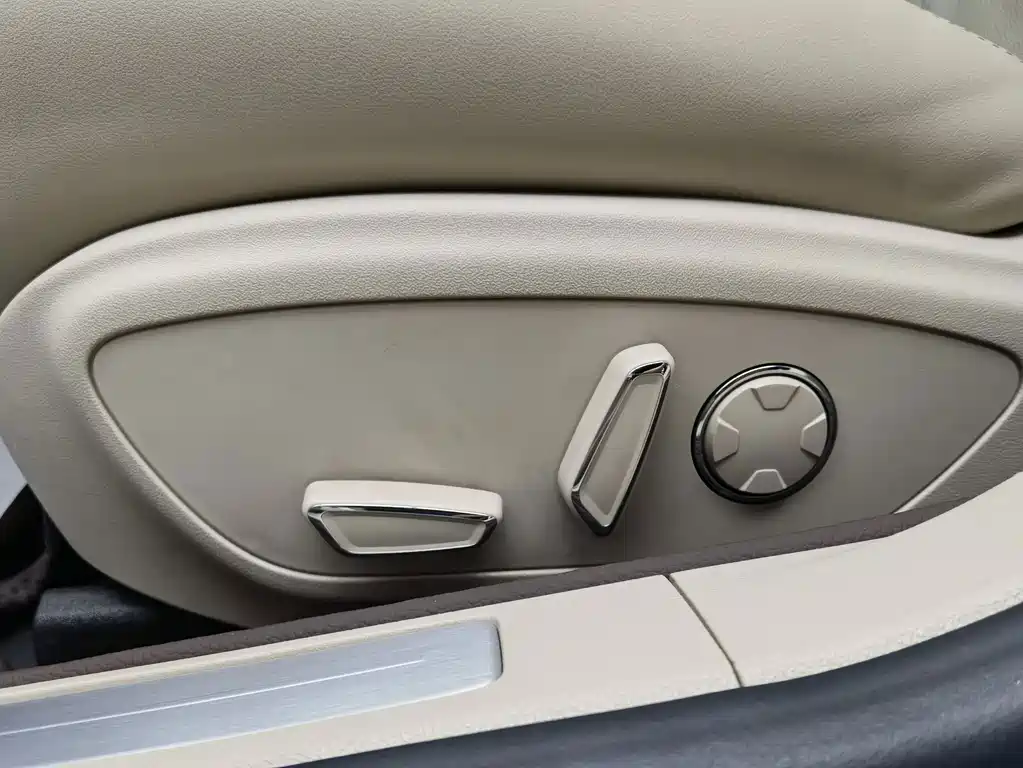 Lincoln MKZ — миниатюра 15