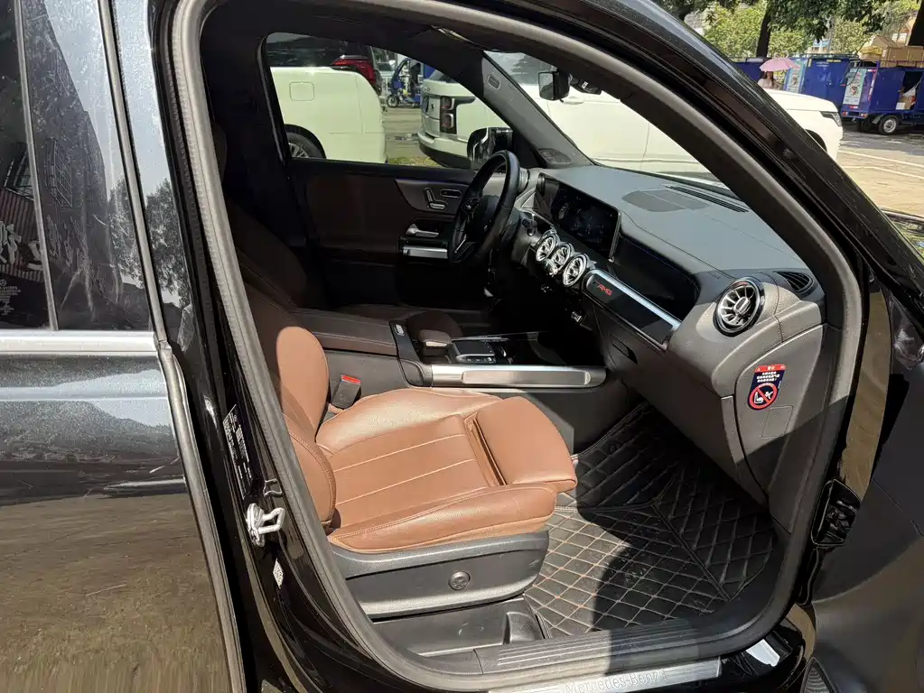 Mercedes-Benz GLB — миниатюра 11