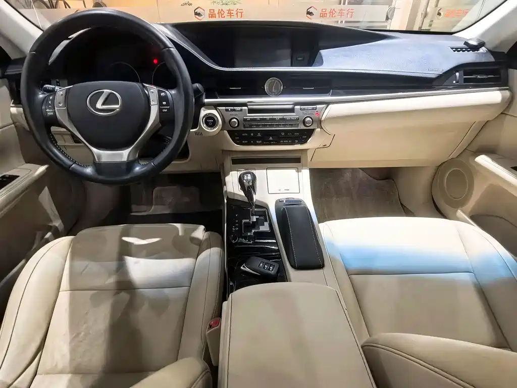 Lexus ES — миниатюра 5