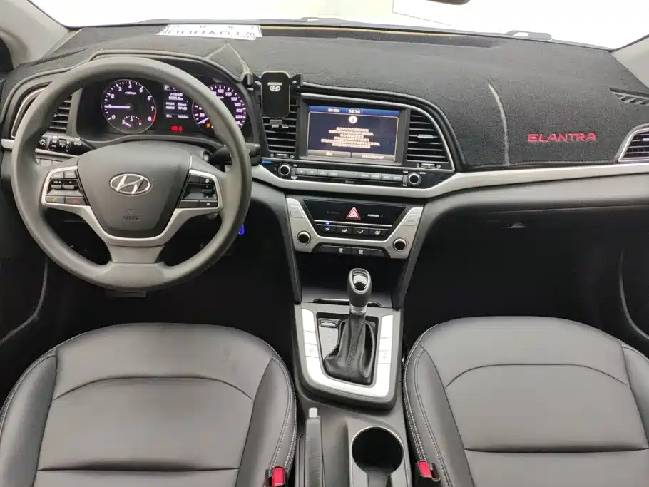 Hyundai Elantra — миниатюра 12