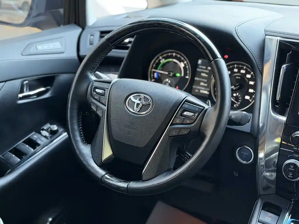 Toyota Vellfire — миниатюра 12