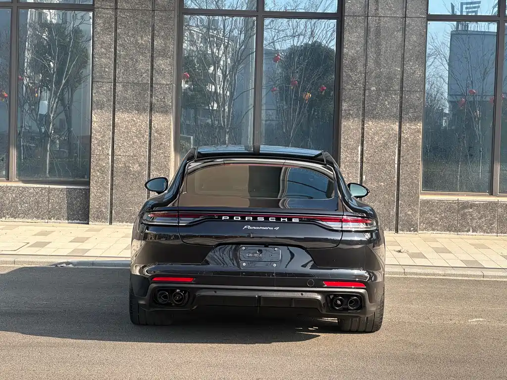 PORSCHE PANAMERA