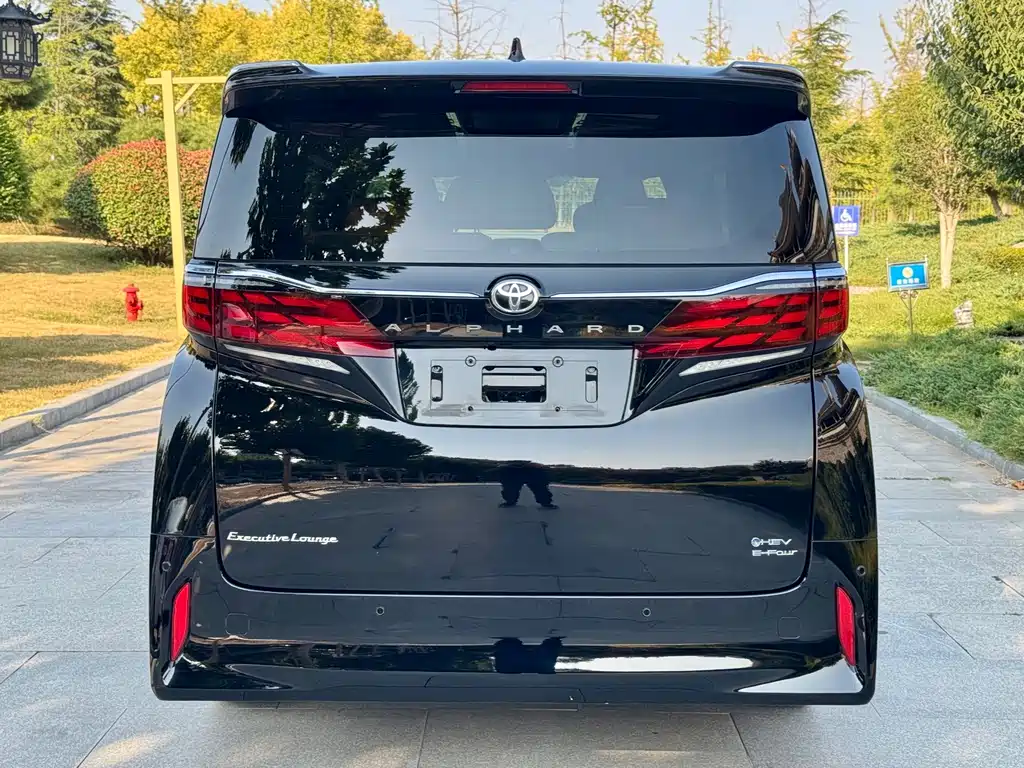Toyota Alphard — миниатюра 15