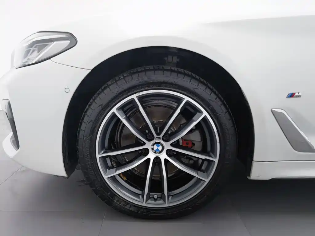 BMW 5 Series — миниатюра 17
