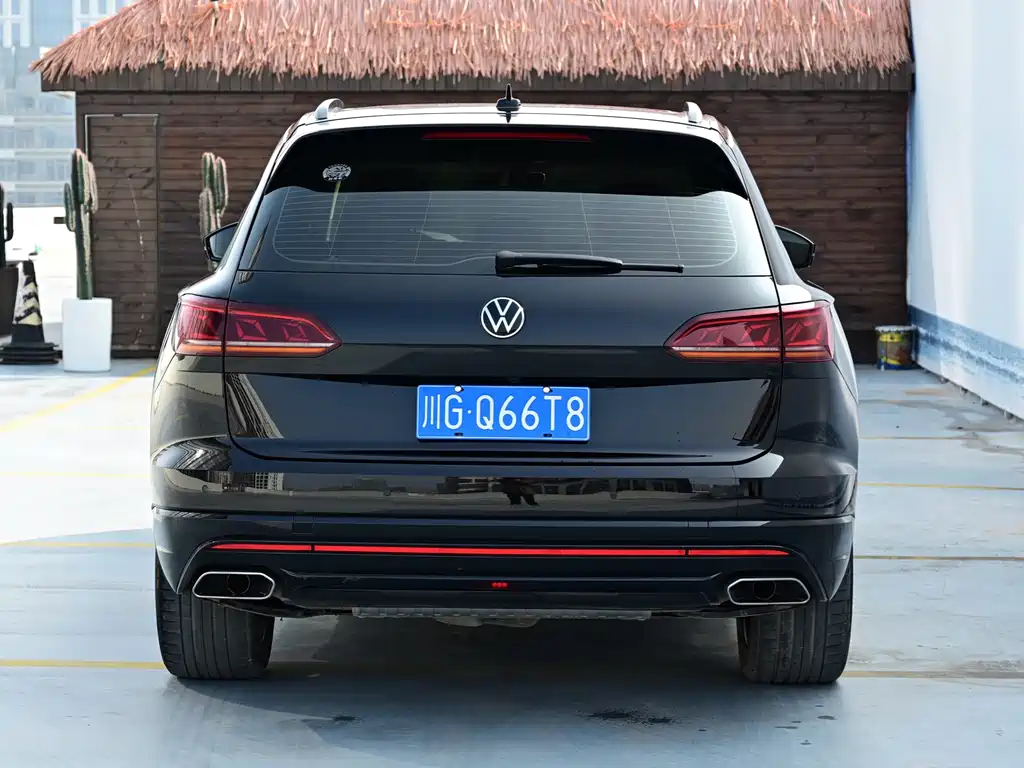 VOLKSWAGEN TOUAREG