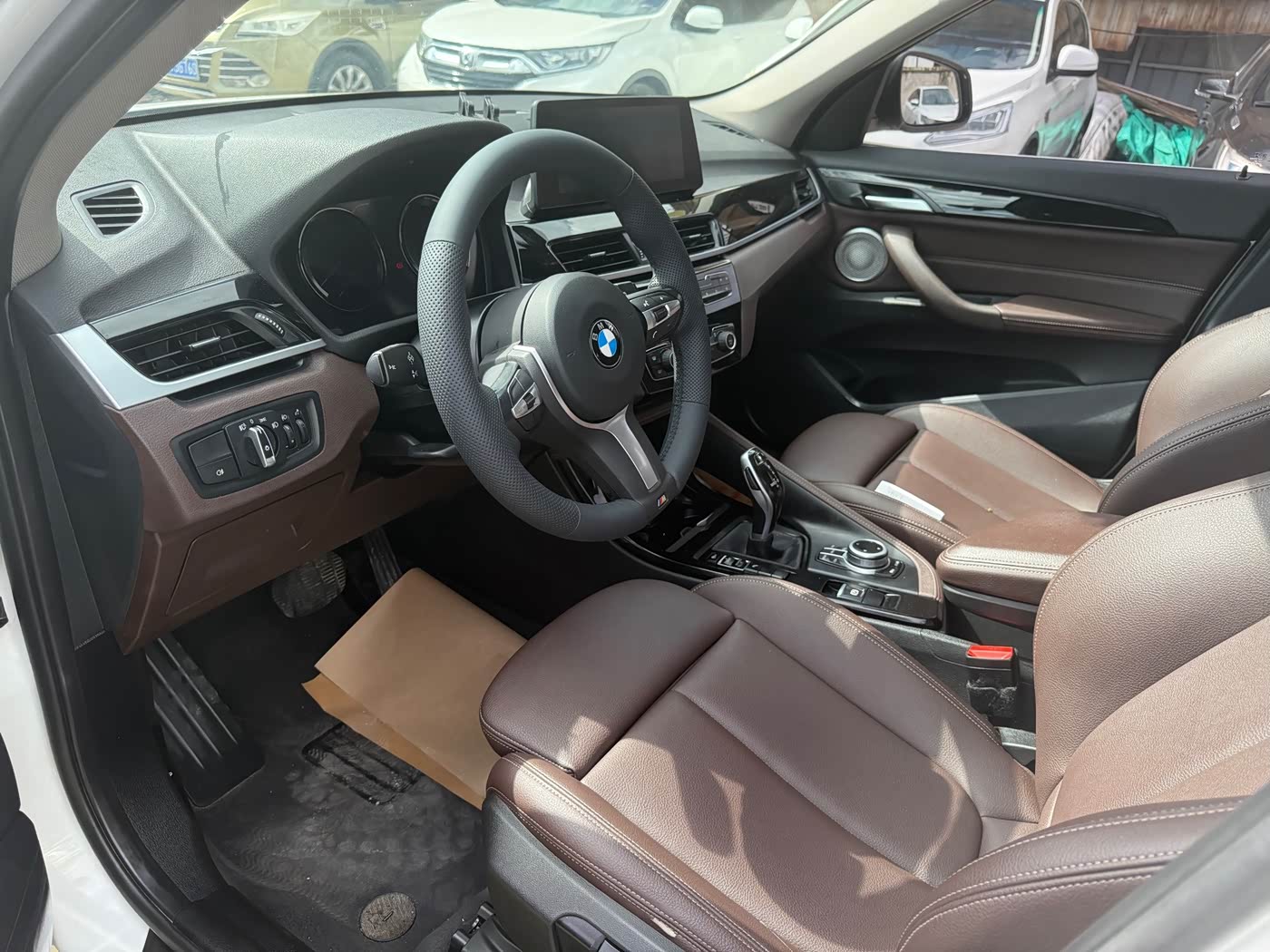 BMW X1 1.5 л 2021 г. Белый, пробег 50000 км