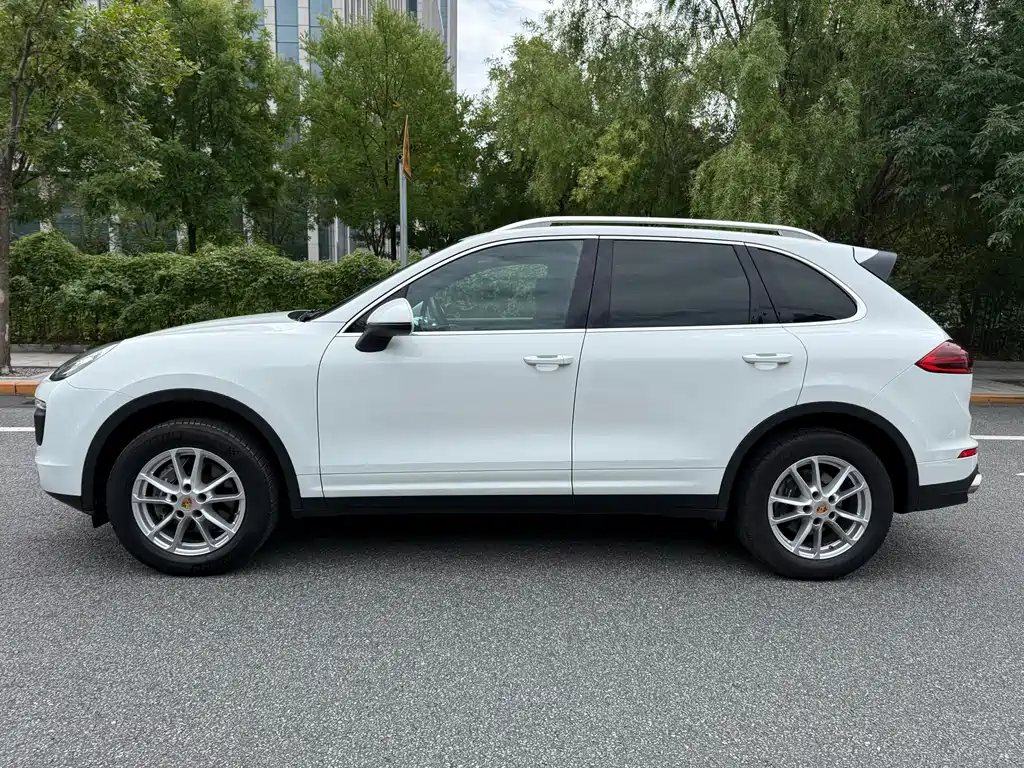 Porsche Cayenne — миниатюра 5