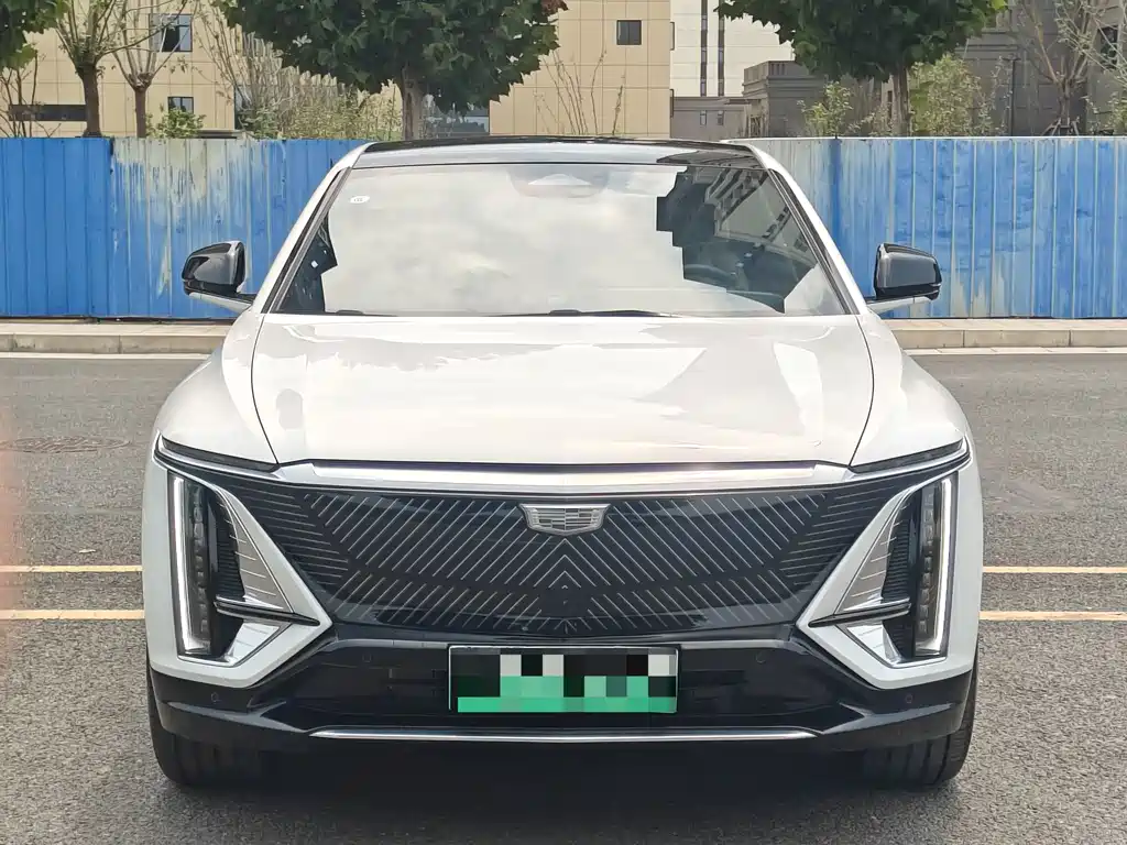 Cadillac IQ 2022 Luxury