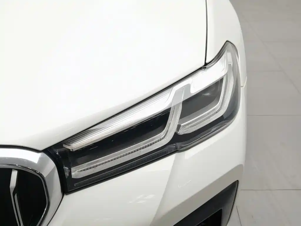 BMW 5 Series — миниатюра 7