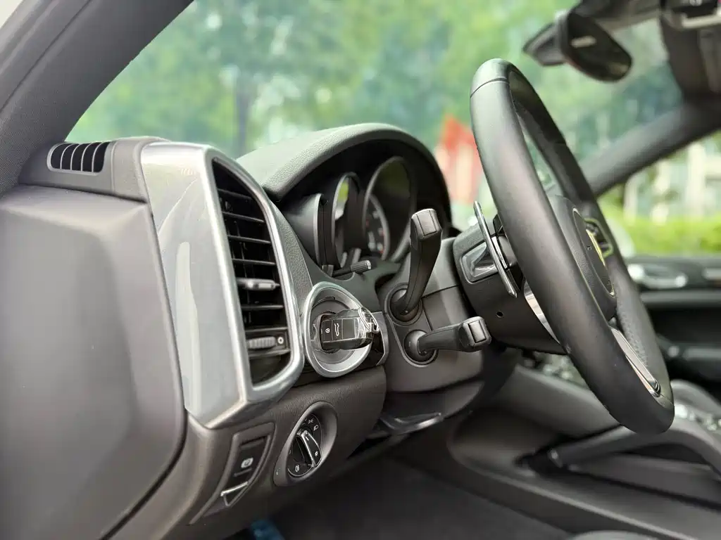 Porsche Cayenne — миниатюра 11
