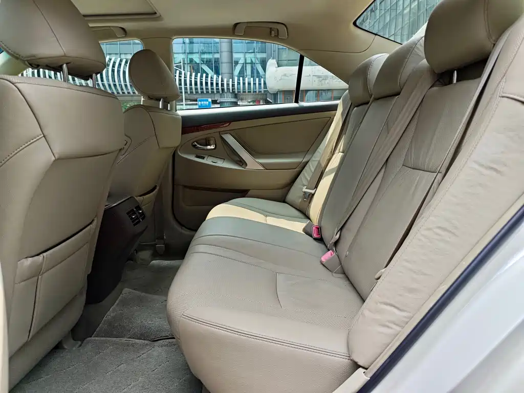 Toyota Camry — миниатюра 12