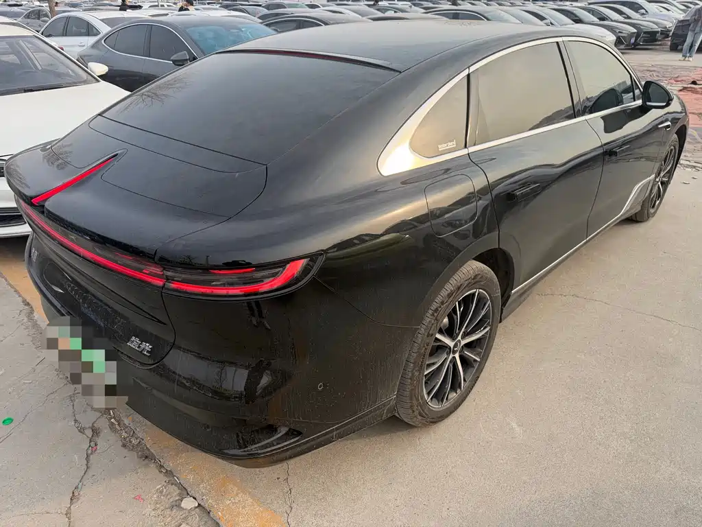 VOYAH LANTU CHASING LIGHT