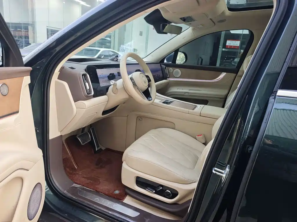 AITO ASK THE WORLD M9