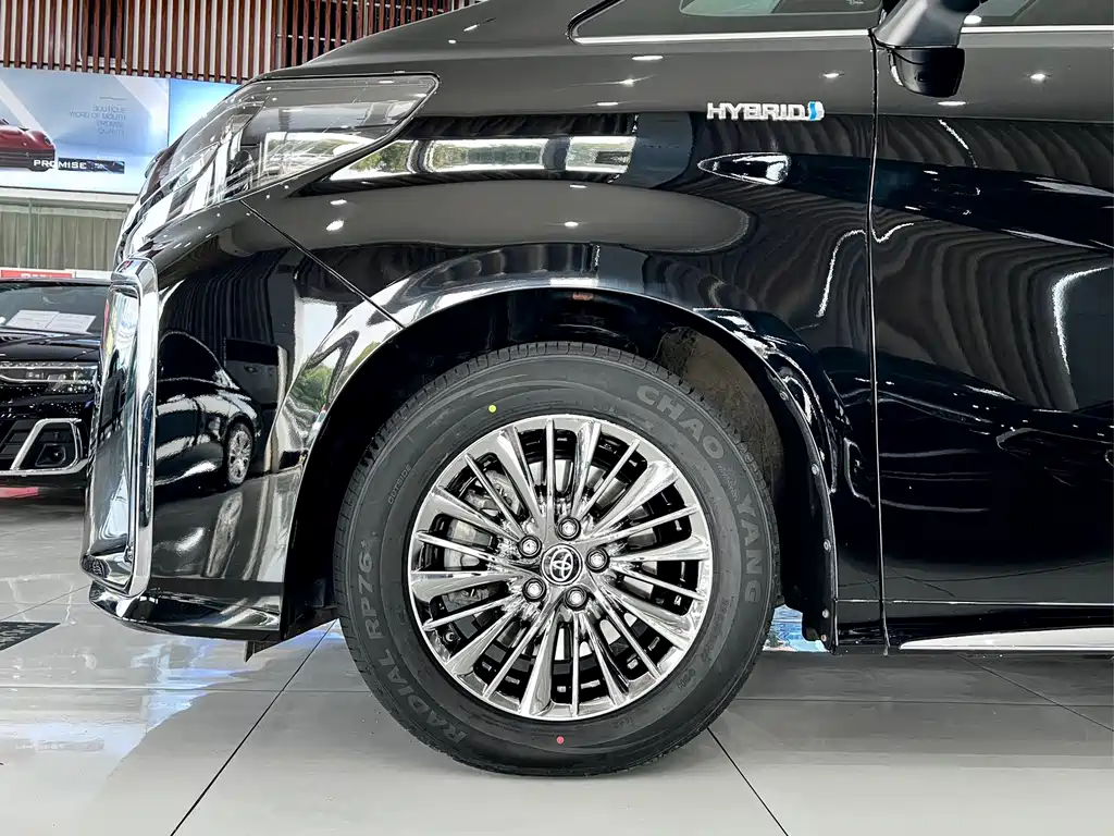 Toyota Alphard — миниатюра 27