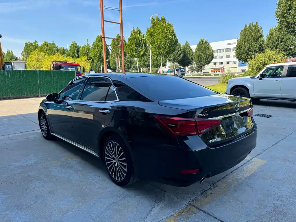 Toyota Crown — миниатюра 11