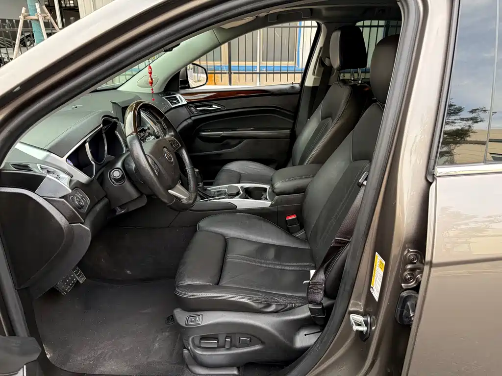 Cadillac SRX — миниатюра 4