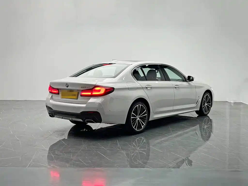 BMW 5 Series — миниатюра 6