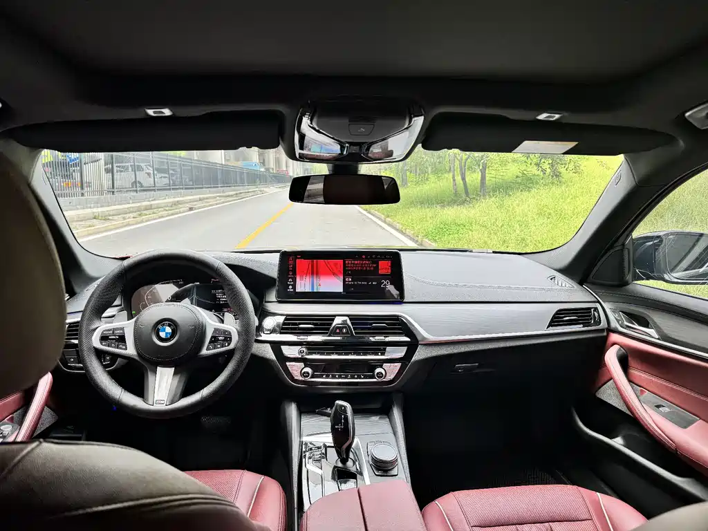 BMW 5 Series — миниатюра 7