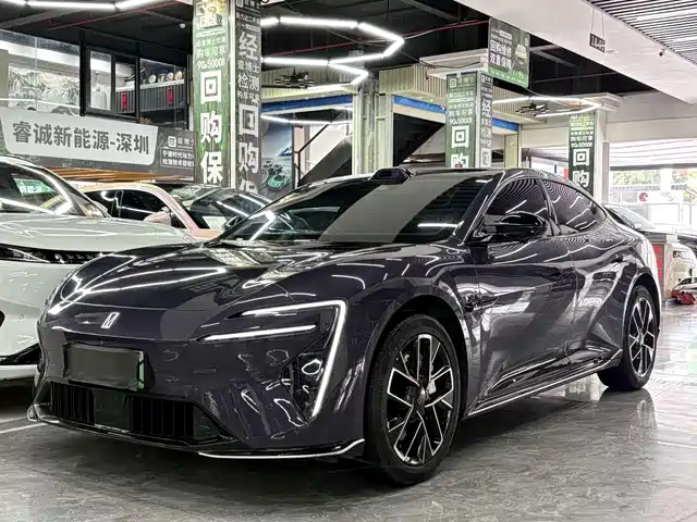 2025 Avatr 06