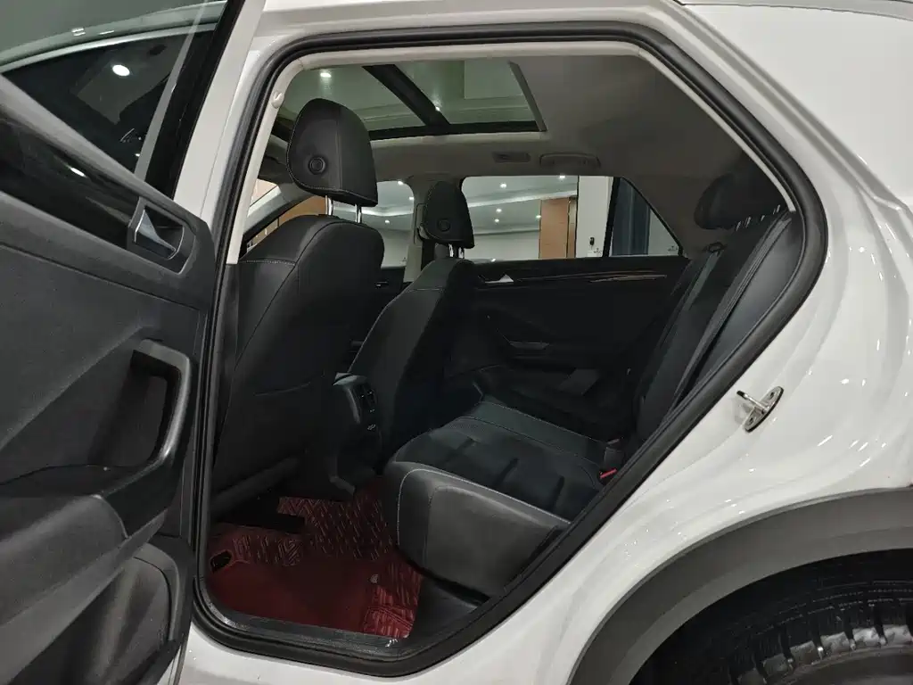 VOLKSWAGEN T ROC EXPLORING SONGS