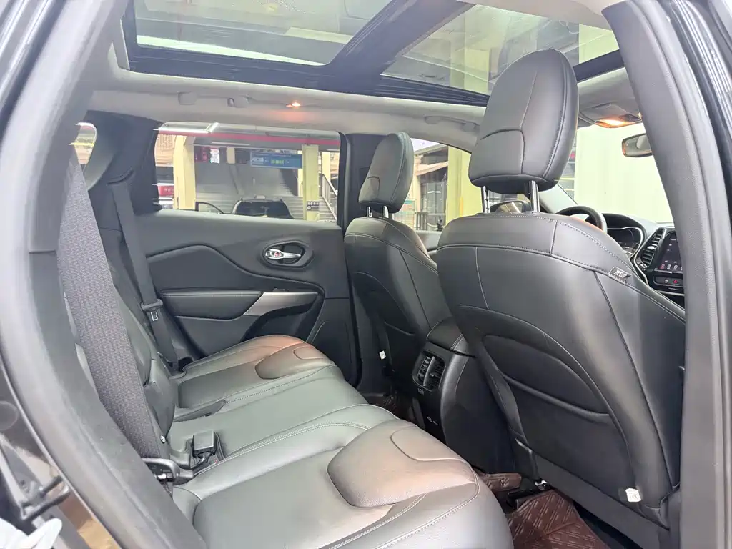 Jeep Cherokee — миниатюра 16