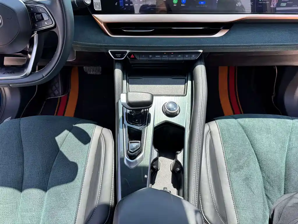 Geely Xingyue L — миниатюра 31