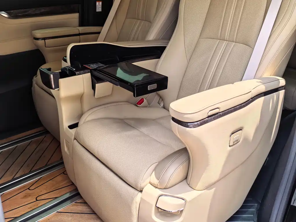 Toyota Vellfire — миниатюра 12