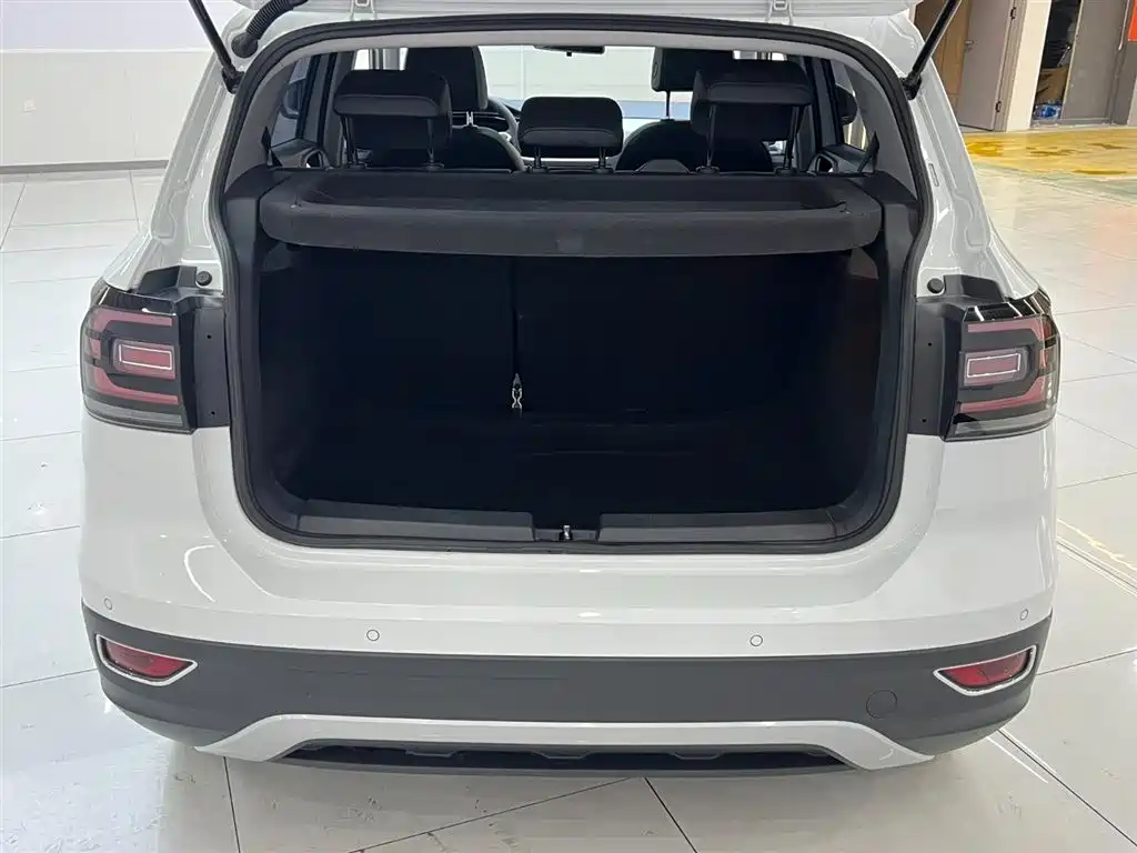 VOLKSWAGEN EXPLORING THE SHADOW