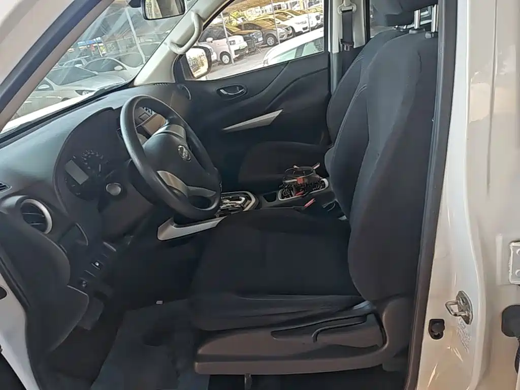 Nissan Navara — миниатюра 15