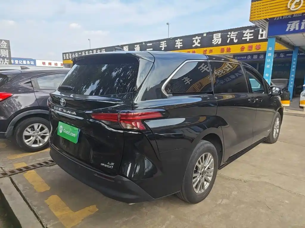 Toyota Sienna — миниатюра 7