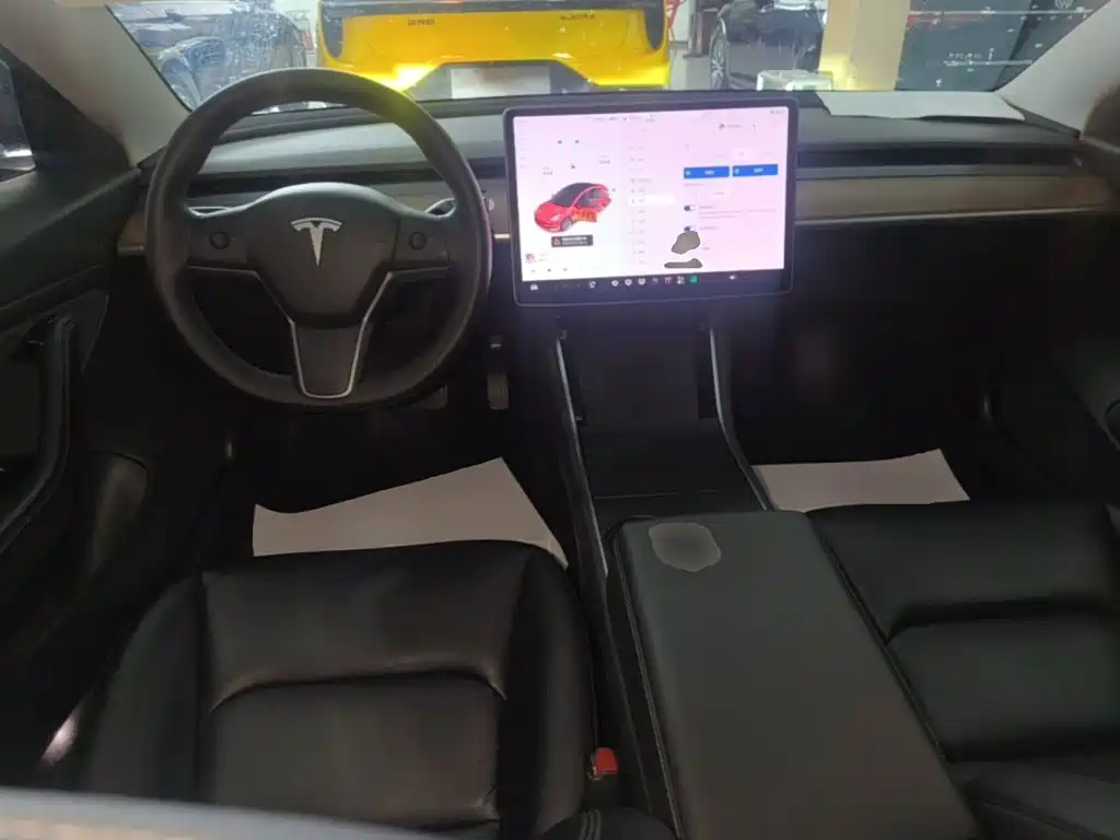 Tesla Model 3 — миниатюра 10