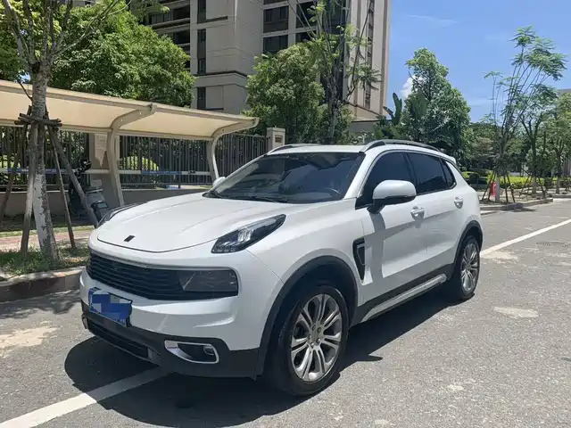 Lynk & Co 01