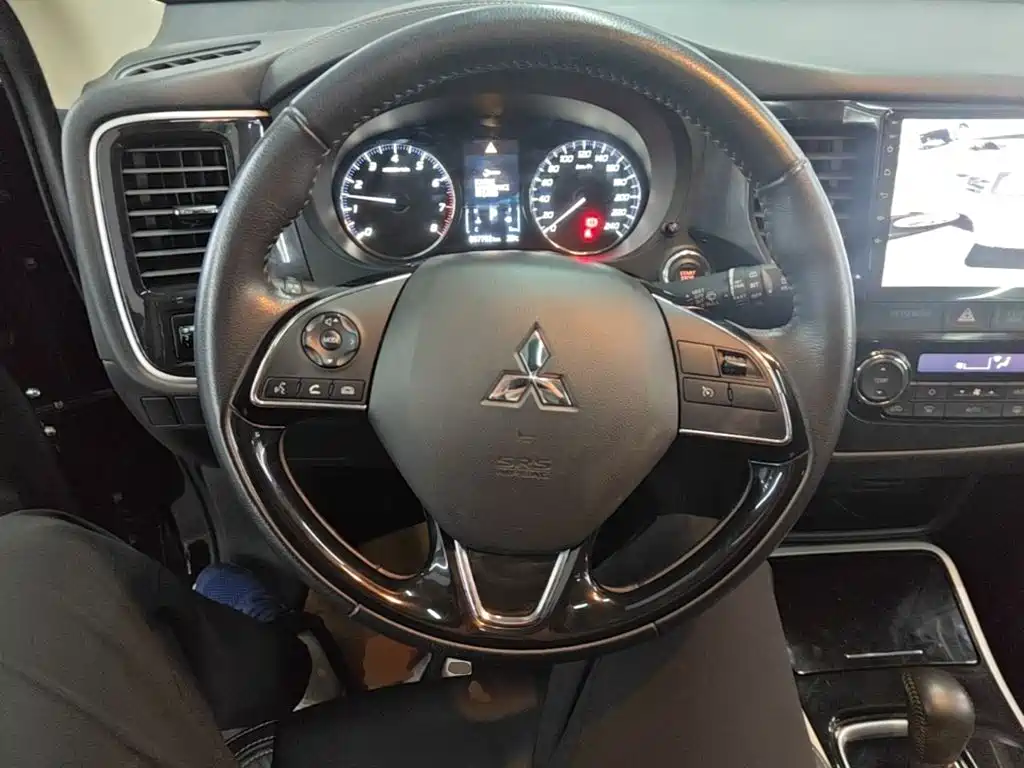 Mitsubishi Outlander — миниатюра 11