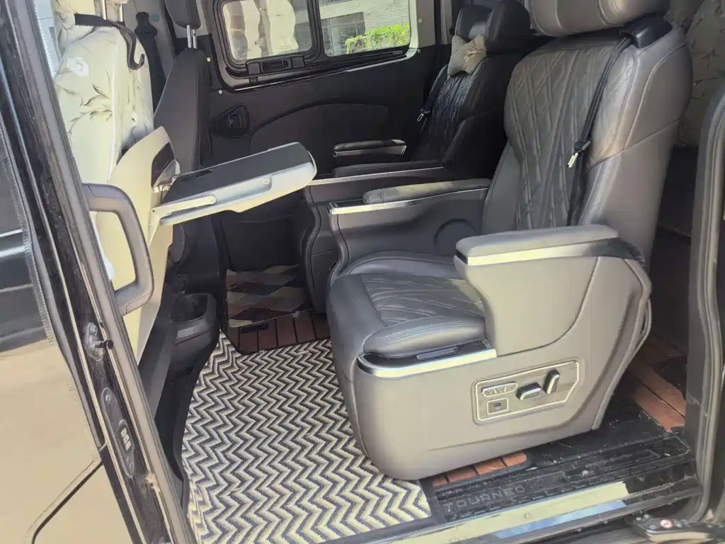 Ford Tourneo — миниатюра 10