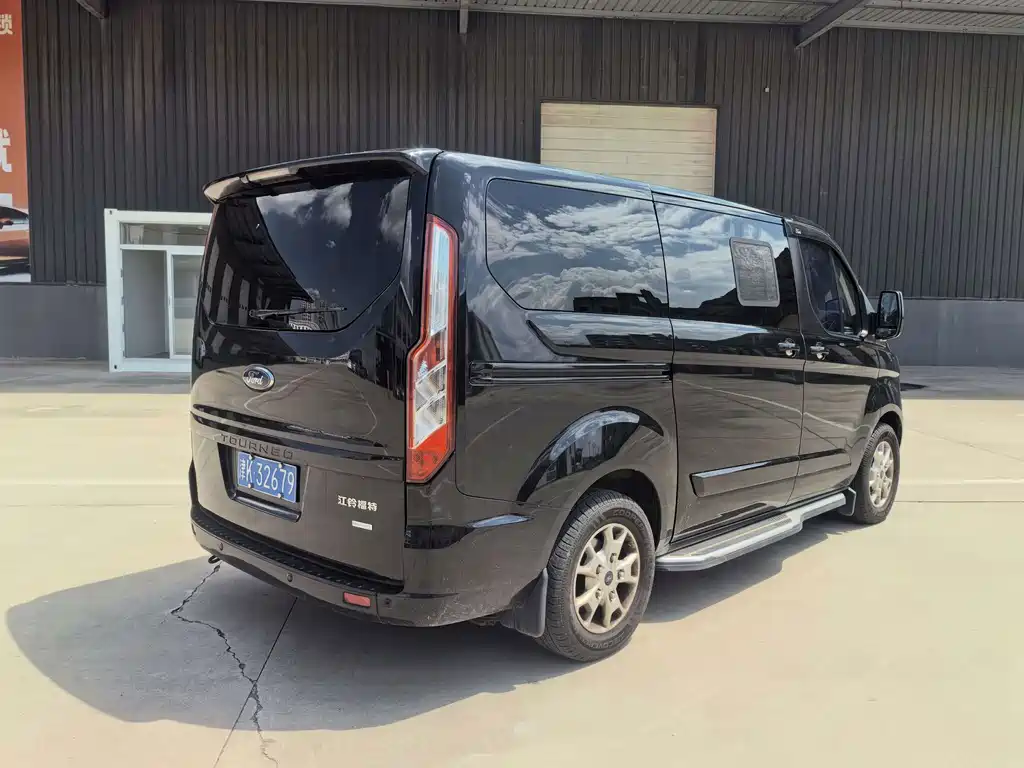 Ford Tourneo — миниатюра 5