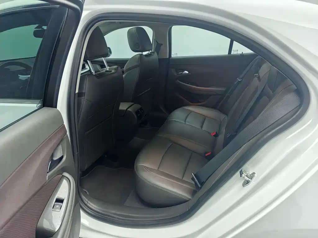 Chevrolet Malibu — миниатюра 14