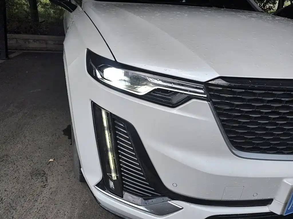 Cadillac XT6 — миниатюра 7