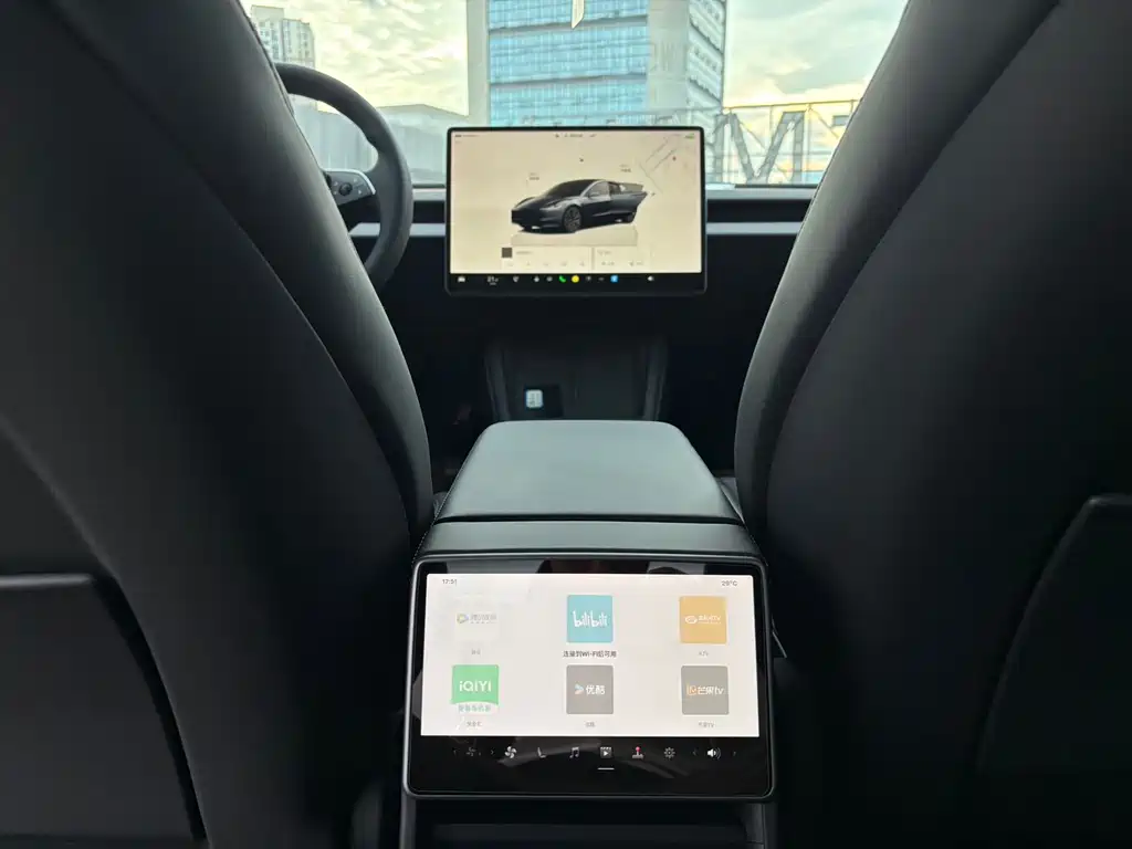 Tesla Model 3 — миниатюра 8