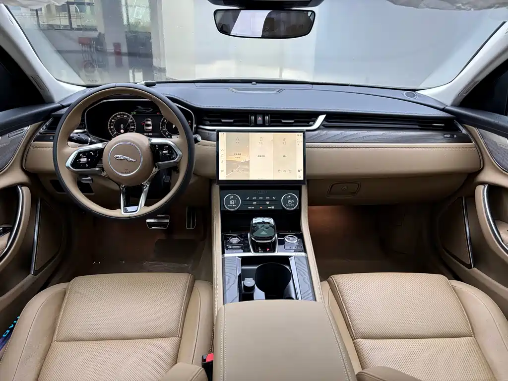 Jaguar XFL — миниатюра 4