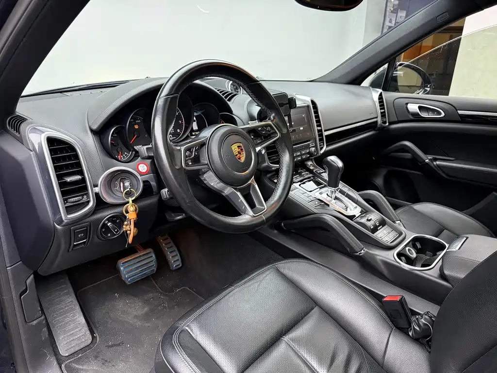 Porsche Cayenne — миниатюра 14