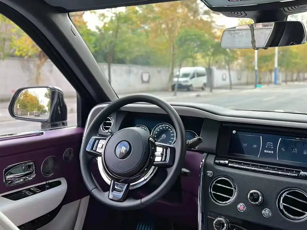 Rolls-Royce Cullinan 2018 мест