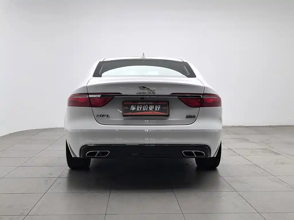 Jaguar XFL — миниатюра 4
