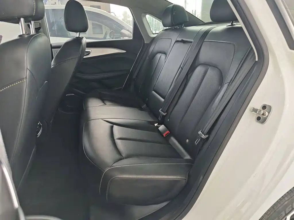 Roewe i6 MAX New Energy — миниатюра 17
