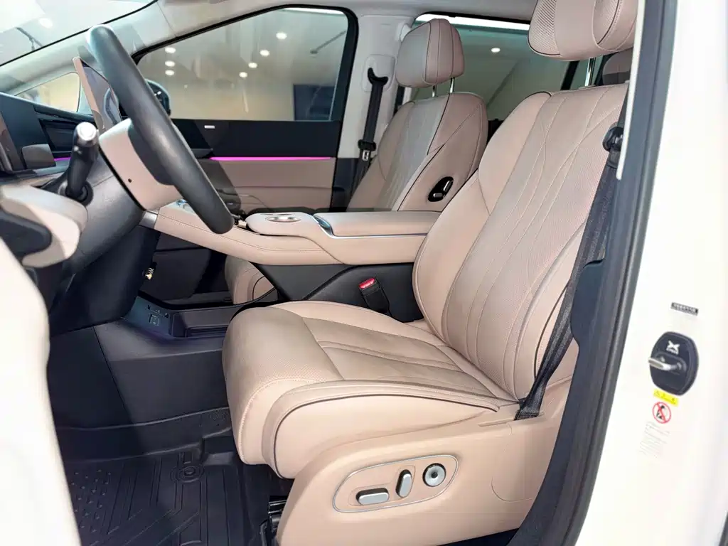 XPeng X9 — миниатюра 6
