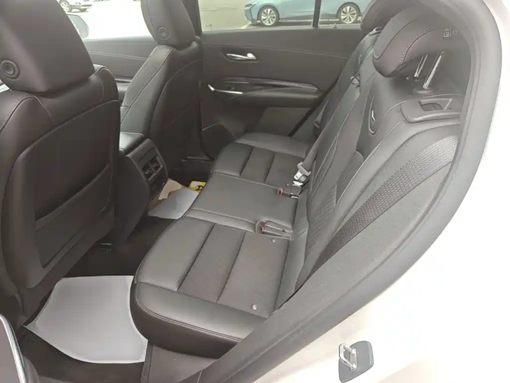 Cadillac XT4 — миниатюра 17