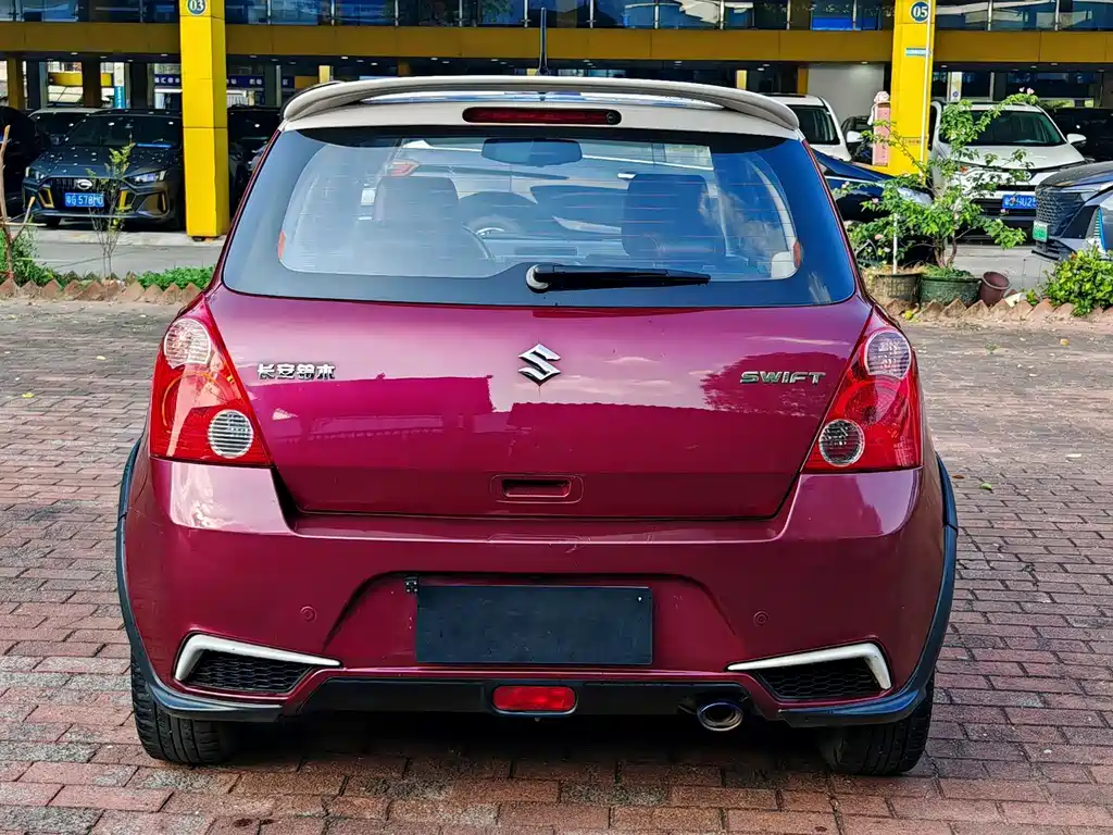 SUZUKI SWIFT