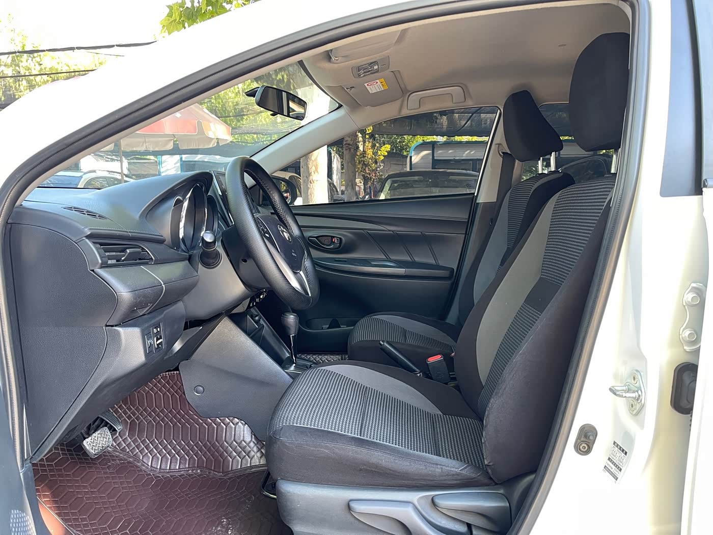 Toyota Vios FS 1.5 л 2023 г. Белый, пробег 35000 км
